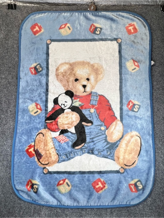 Wonder World Other - Vintage Fleece Teddy Bear Blanket Welcome World
